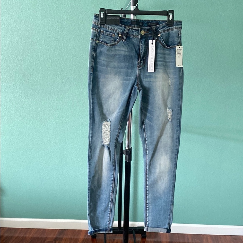 Lala Anthony Women's Blue ( Dust) Distressed Jeans Size 10/31 Style (W-2)
